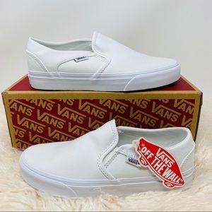 New in box Women’s Vans Asher Size 7, 7.5